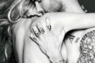 Adam Levine: foto senza veli con la fidanzata