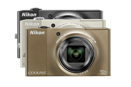 Nikon Coolpix S8000: elegante, sottile, pratica