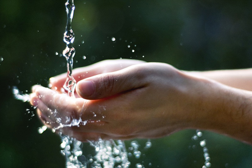 L'acqua, un bene prezioso come ricorda National Geographic con immagini e interviste