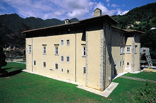 Appuntamento al Palazzo Mediceo di Seravezza per una collettiva di pittura, fotografia e scultura
