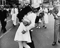 Morta l'infermiera protagonista della celebre foto del bacio a Times Squares