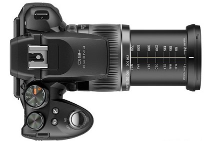 Lo zoom più potente è della Fujifilm FinePix HS10
