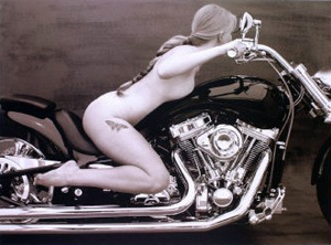 Lindsay Lohan nuda in moto: ecco le immagini