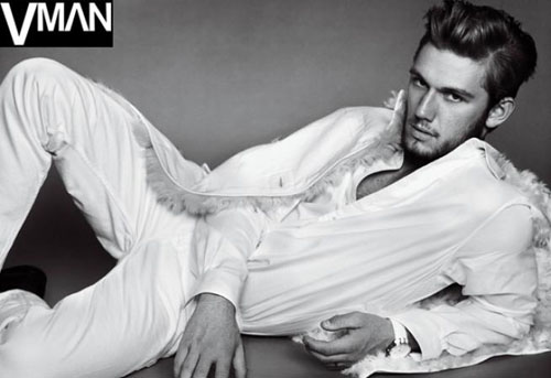 Alex Pettyfer: l'attore in foto su VMan