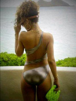 Le foto scandalose di Rihanna alle Hawaii