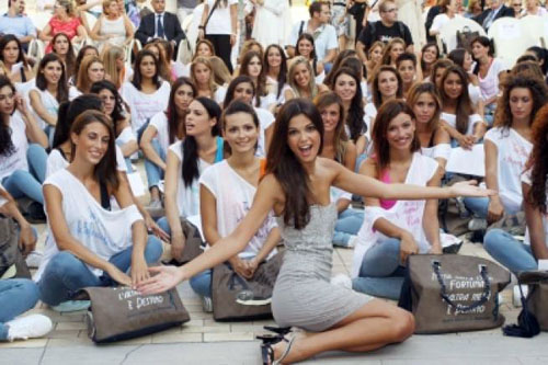 Miss Italia 2012: nessuna foto con l'ombelico scoperto