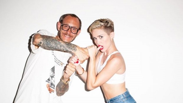 Miley Cyrus e Terry Richardson per Harper’s Bazaar
