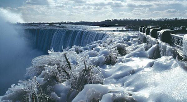 Le 5 migliori foto delle cascate del Niagara ghiacciate