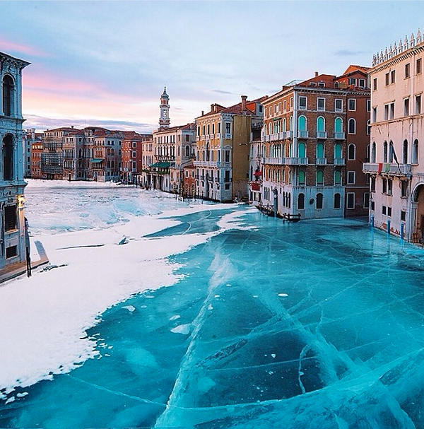 5 foto surreali che mostrano Venezia ghiacciata