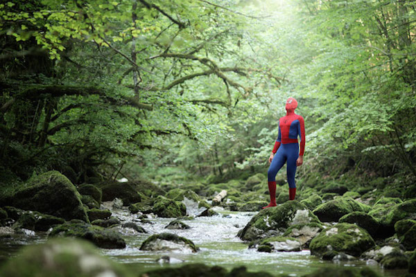 5 straordinarie foto di supereroi in solitudine