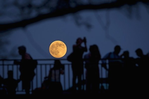 5 bellissime foto della superluna nel mondo 