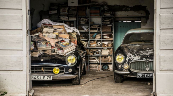 Foto auto d'epoca in Francia