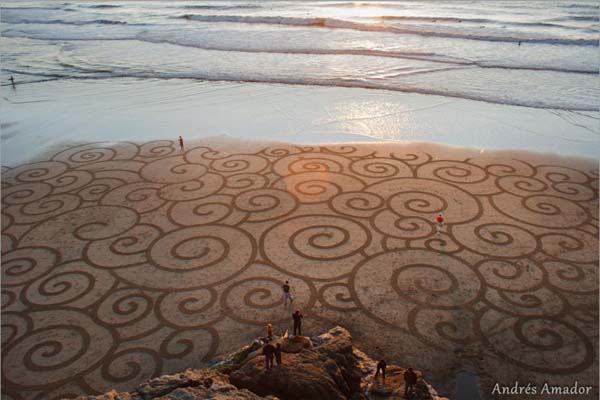 Le 5 più incredibili foto di opere d'arte su sabbia 