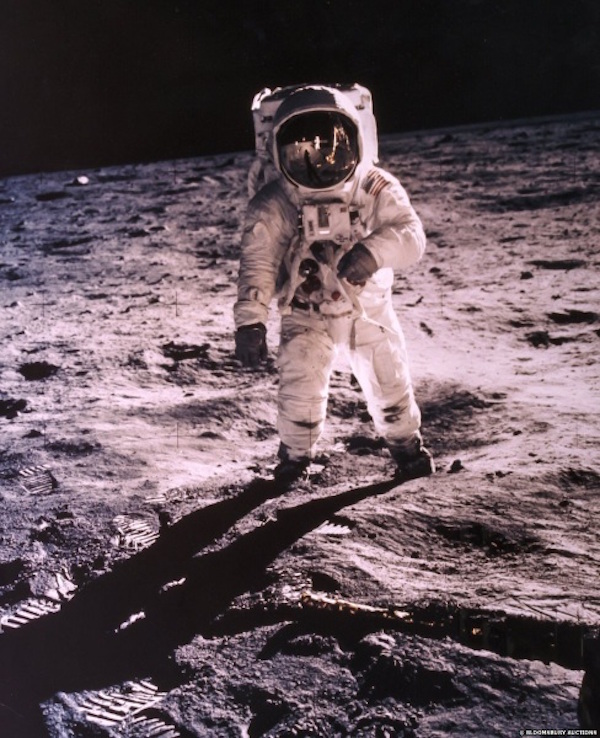 Foto della NASA parte della collezione esposta a Londra al Bloomsbury Auctions