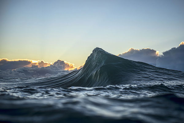 5 incredibili foto di onde che sembrano montagne