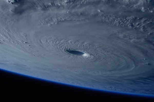 Foto del tifone Maysak visto dallo spazio scattata da Samantha Cristoforetti