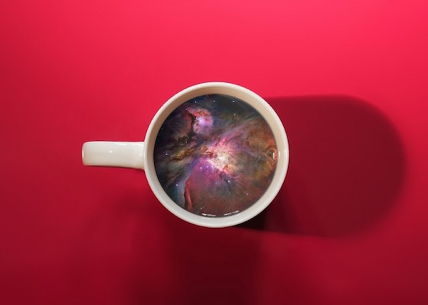 5 incredibili foto che mostrano il mondo in una tazzina da caffè