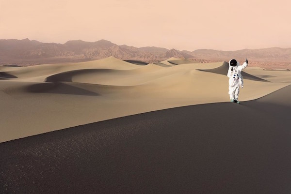 Foto di Julien Mauve che mostra Marte come se fosse visitata da turisti