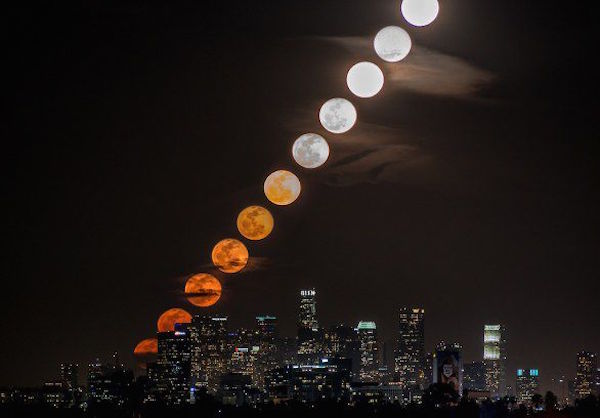 Le 2 più belle foto che della luna piena sopra Los Angeles