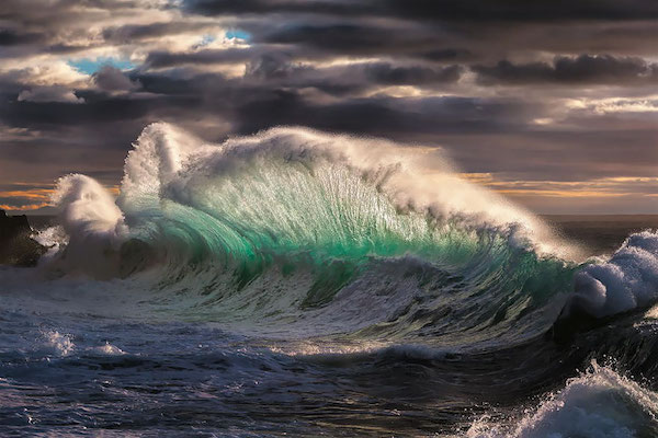 5 spettacolari foto che mostrano la bellezza delle onde